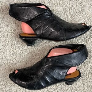 VINTAGE 80s Everybody BZ MODA Black Leather SHOOTIE Peep Toe SLINGBACK SHOES 39
